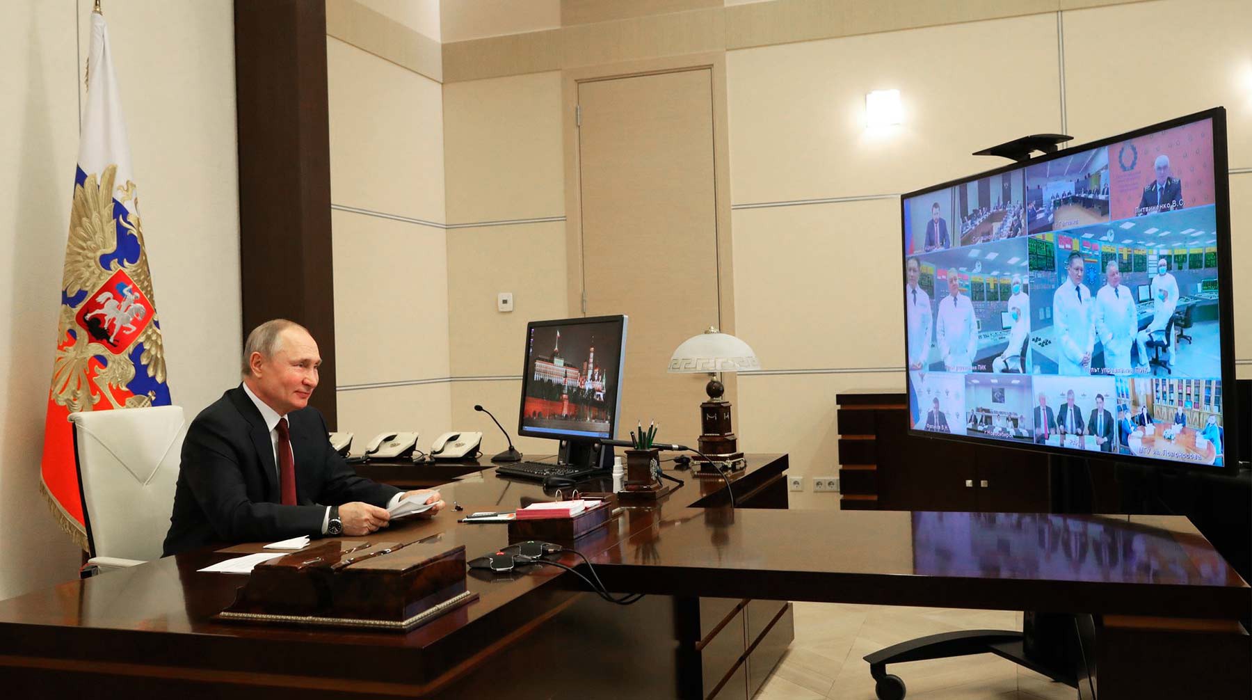 Dailystorm - «Зарплата 25 тысяч, а должна быть 80!»: Путин устроил разнос из-за окладов ученых