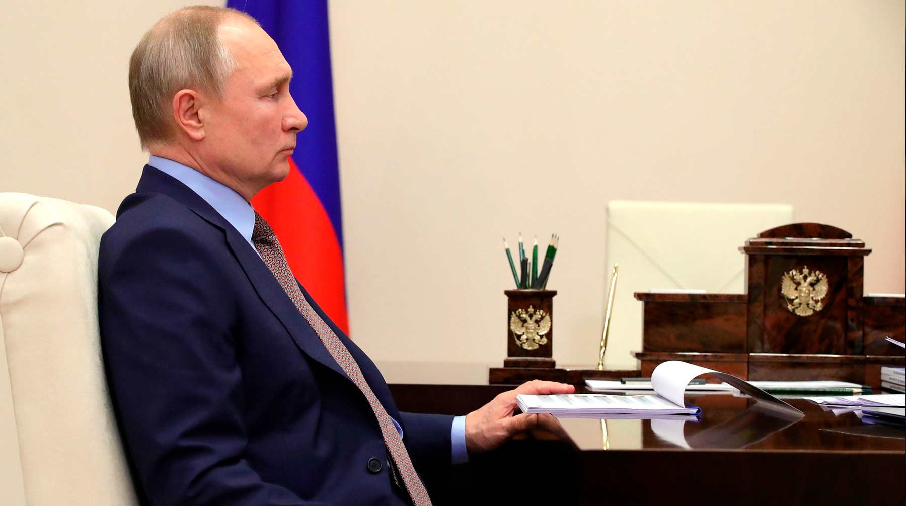 «Держите руку на пульсе»: Путин оценил работу Дегтярева на посту врио главы Хабаровского края