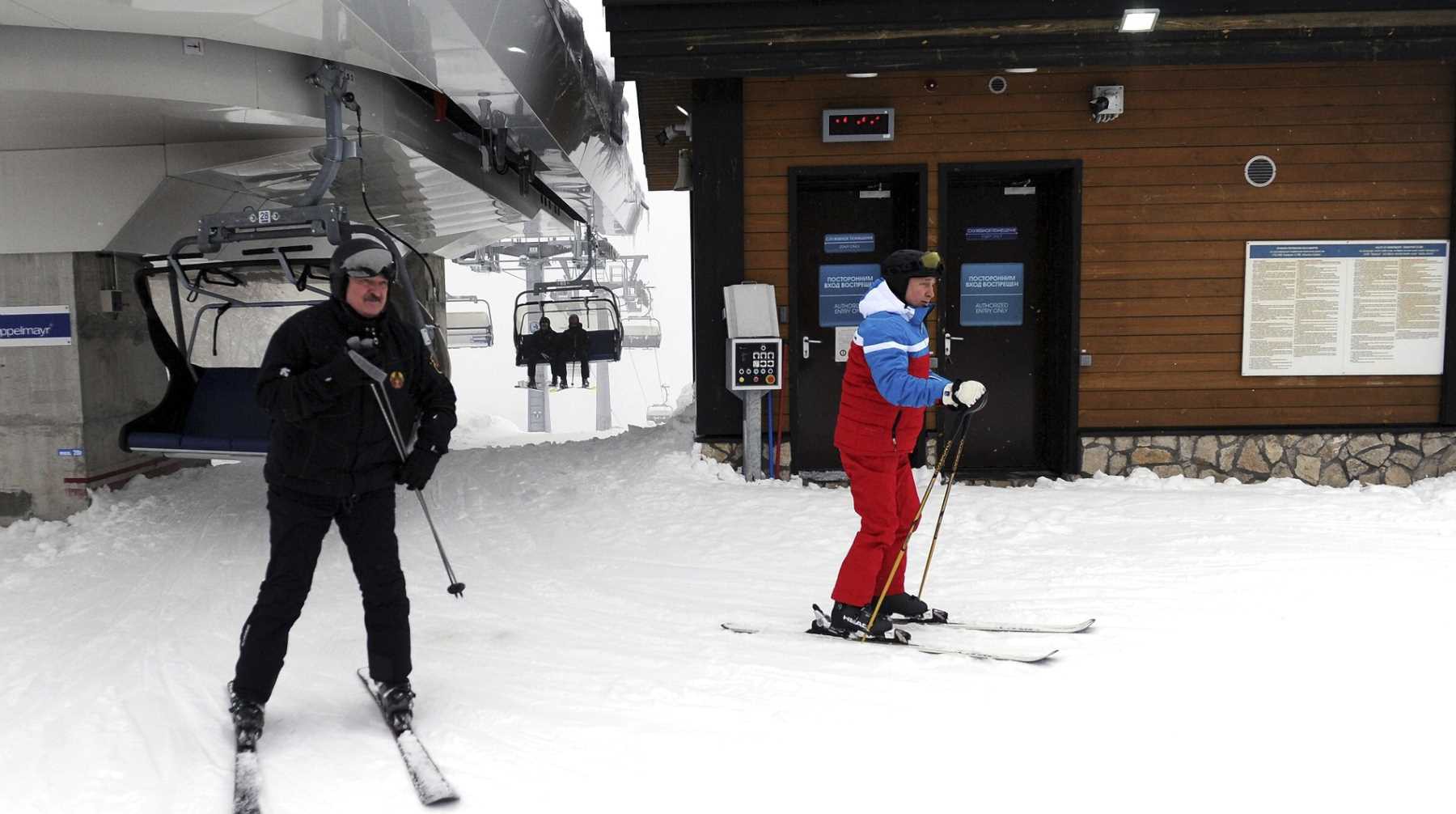 Dailystorm - Лыжи против снегоходов: Путин и Лукашенко по очереди обогнали друг друга