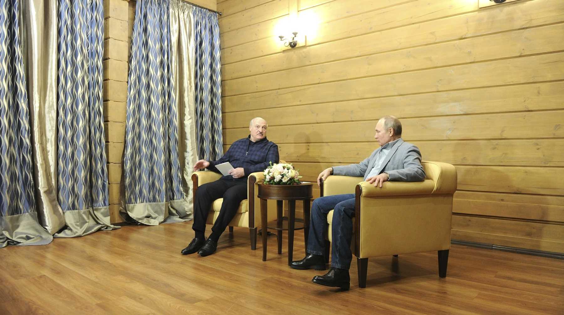 Пресс-секретарь президента Дмитрий Песков сообщил, что лидеры двух стран обсуждали работу по линии экономических ведомств Фото: © Global Look Press / Kremlin Pool