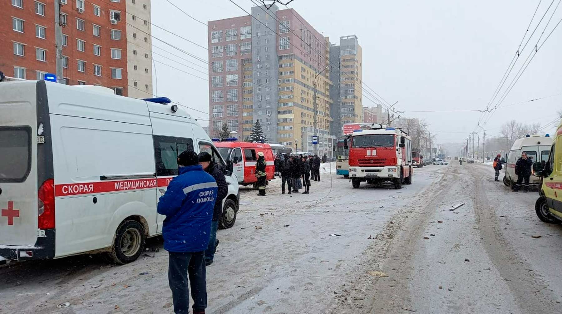 Поиски еще одного человека на месте взрыва в многоэтажном доме продолжаются Фото: © Global Look Press / МЧС РФ