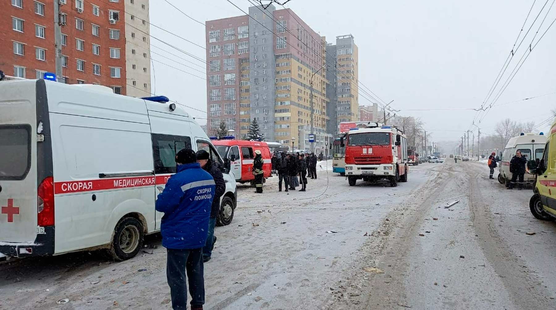 Спасатели достали живой женщину из-под завалов в Нижнем Новгороде