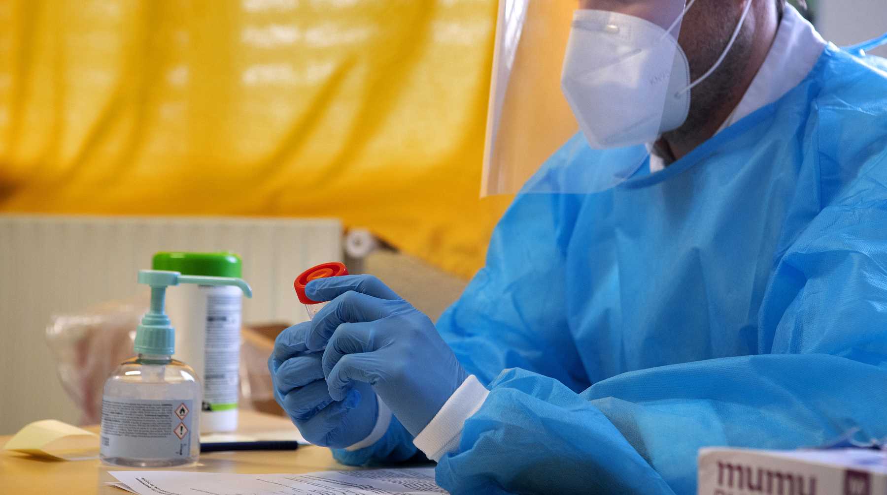 С начала пандемии в РФ обнаружено более 4,2 миллиона заразившихся коронавирусной инфекцией Фото: © Global Look Press / Guillaume Bonnefont