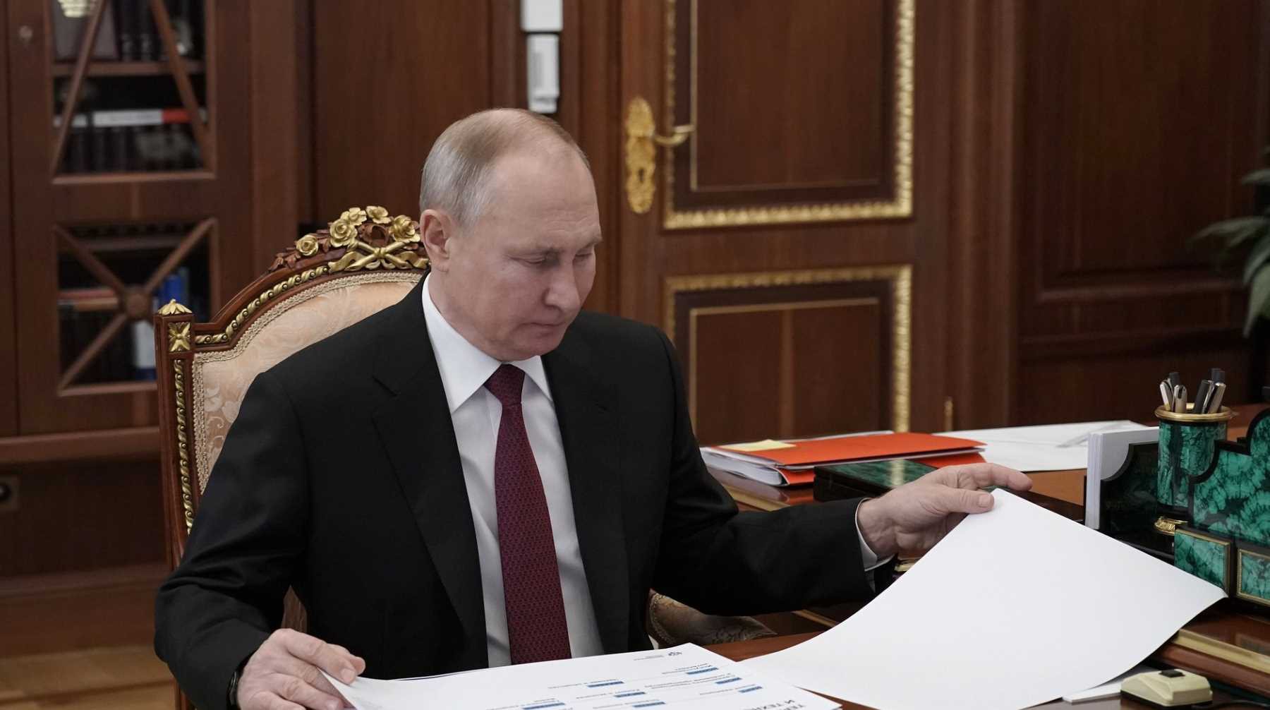 Dailystorm - Путин поручил Мишустину проанализировать зарплату бюджетников