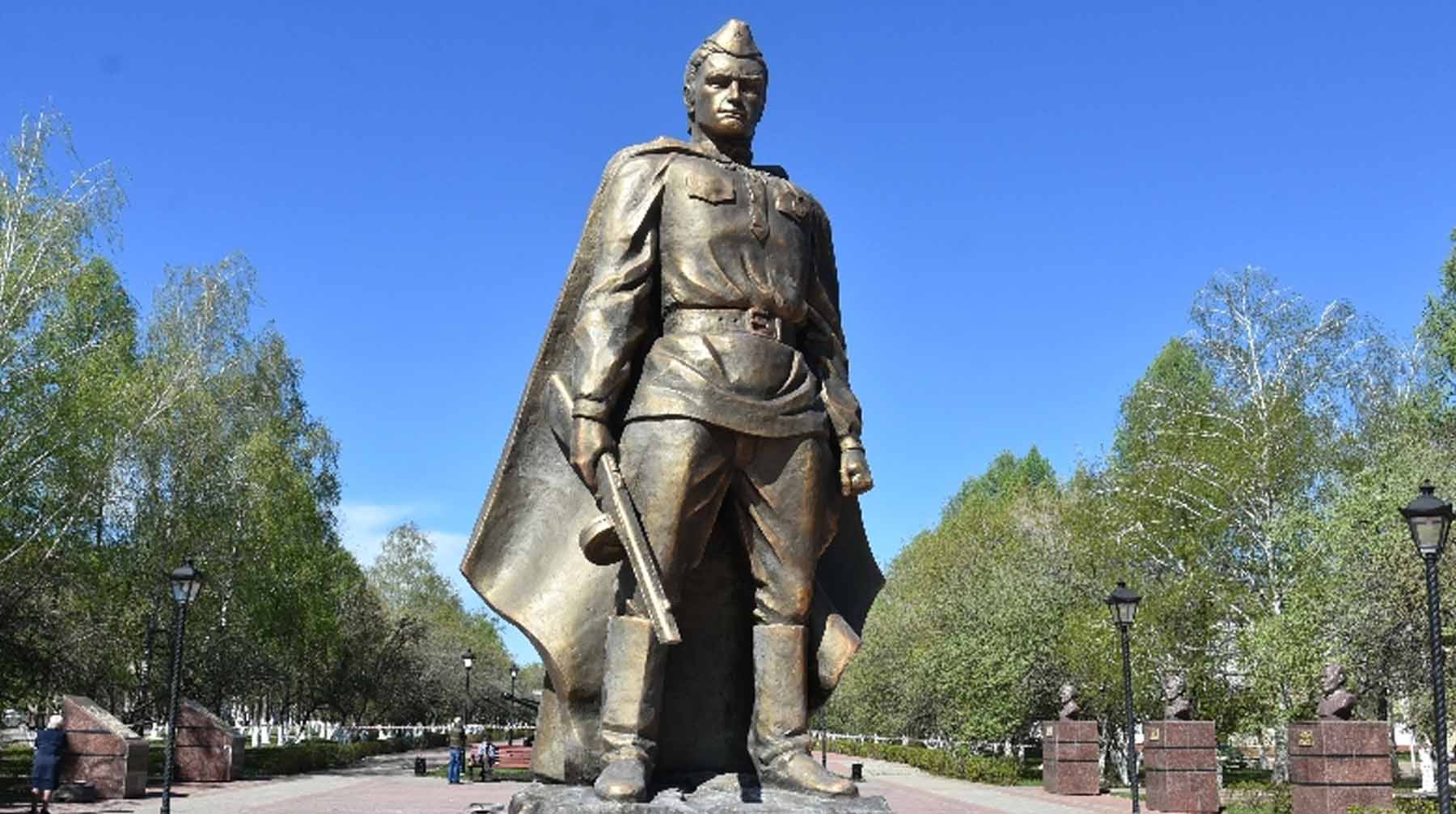 Dailystorm - В Татарстане сгорел дотла памятник воину-освободителю из огнеупорного материала