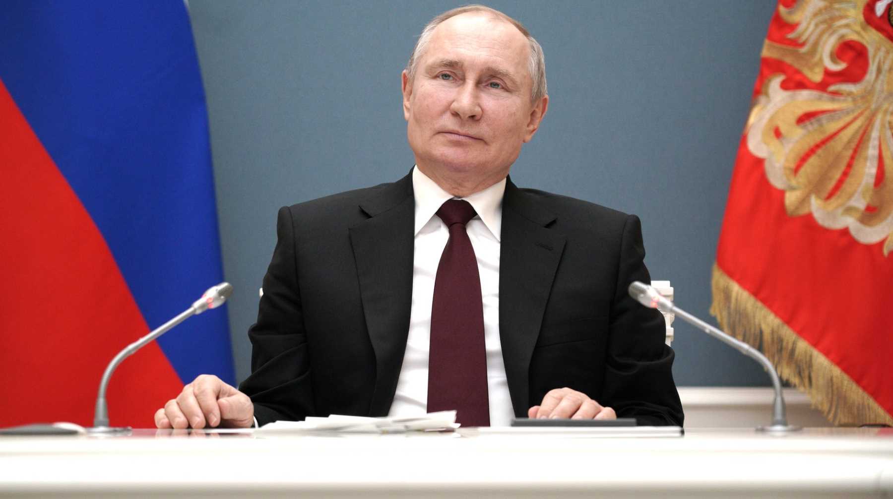 Президент РФ будет использовать одну из трех российских вакцин Фото: © Global Look Press / Kremlin Pool