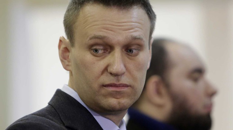 «Руки исколоты и в синяках»: адвокат Навального пожаловался на плохое качество медпомощи политику — Daily Storm