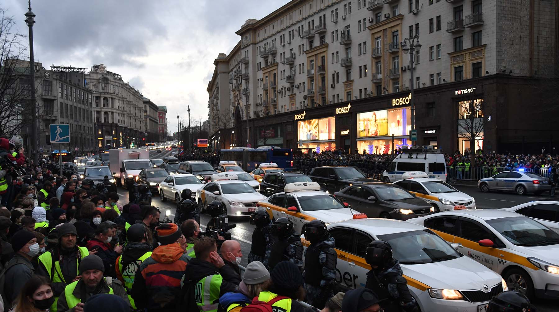 Большинство представителей СМИ впоследствии были отпущены Фото: © Global Look Press / Комсомольская правда