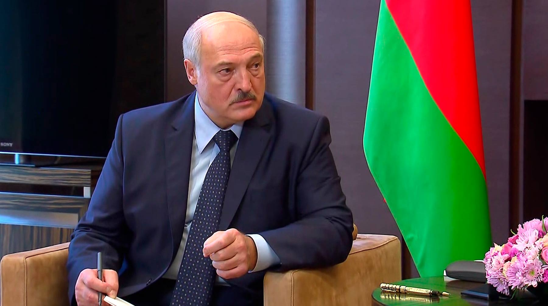 Президент Белоруссии также призвал предать суду лидеров Франции и США за подавление митингов в своих странах Фото: © Kremlin Pool