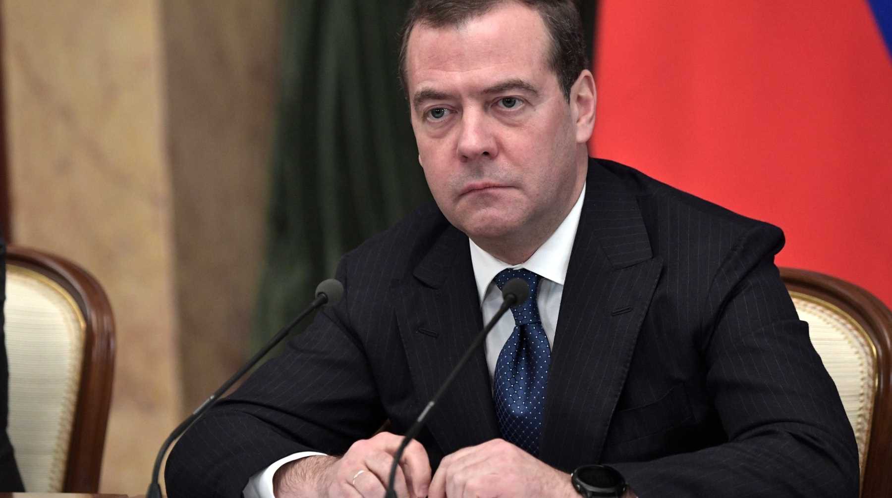 Dailystorm - Медведев предупредил россиян, что вакцинация может стать обязательной