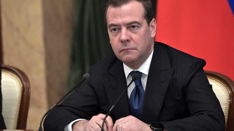 Медведев предупредил россиян, что вакцинация может стать обязательной — Daily Storm