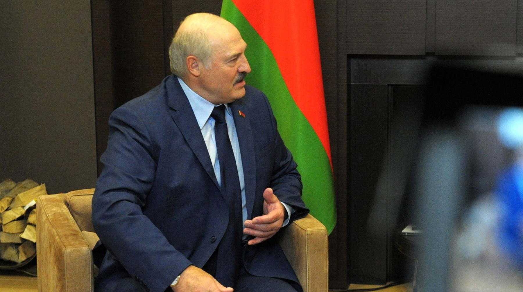 Dailystorm - Лукашенко пришел на встречу к Путину с черным дипломатом