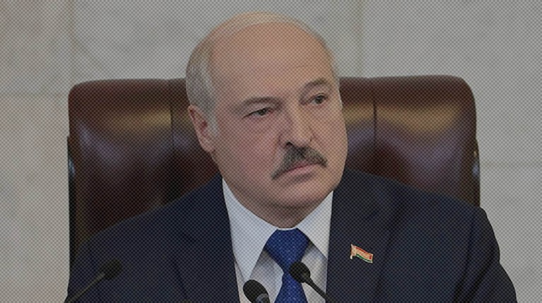«У нас невыносимо»: прилетевший на встречу с Путиным Лукашенко похвалил погоду в Петербурге — Daily Storm
