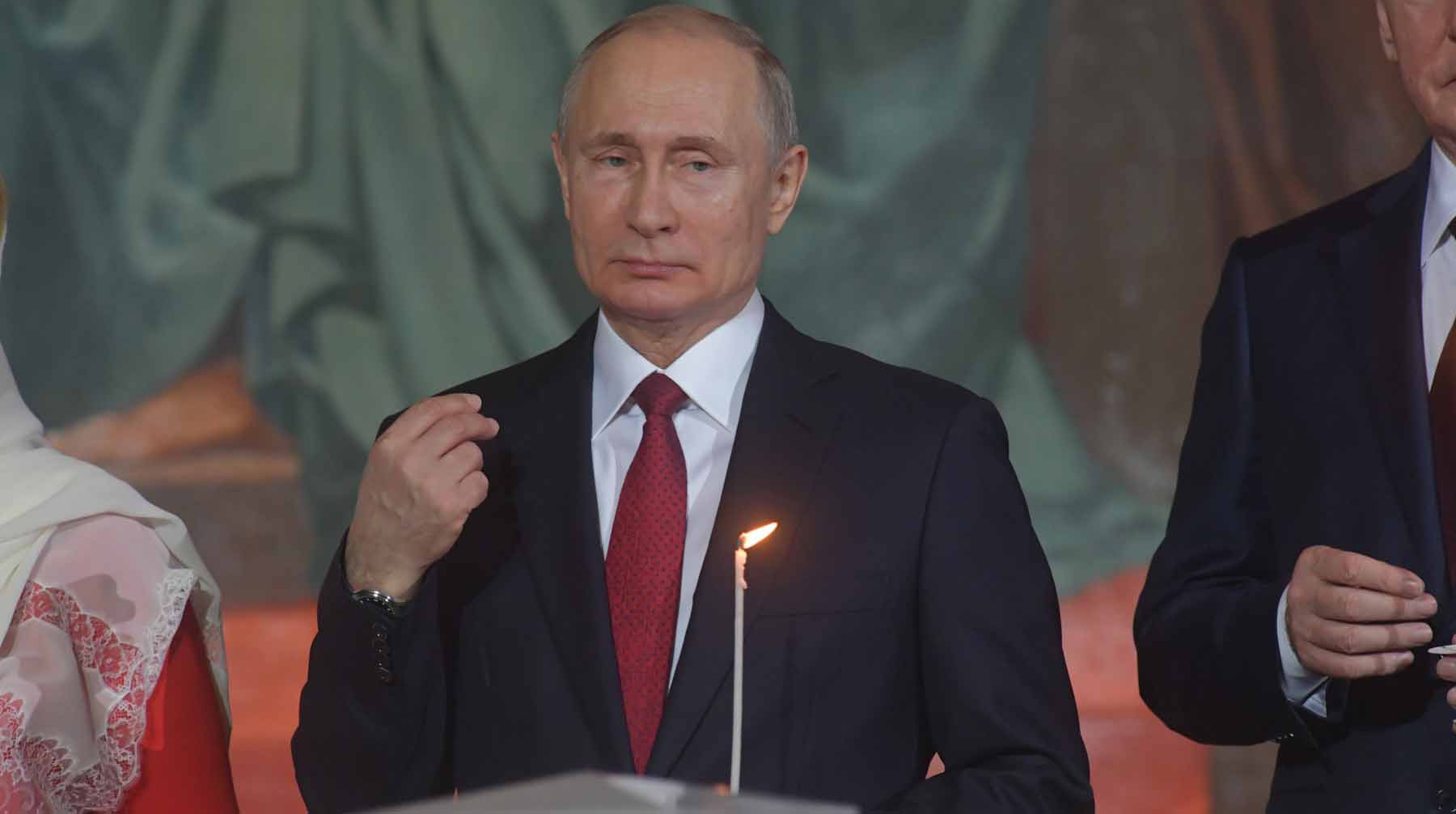 Путин на богослужении на Пасху
