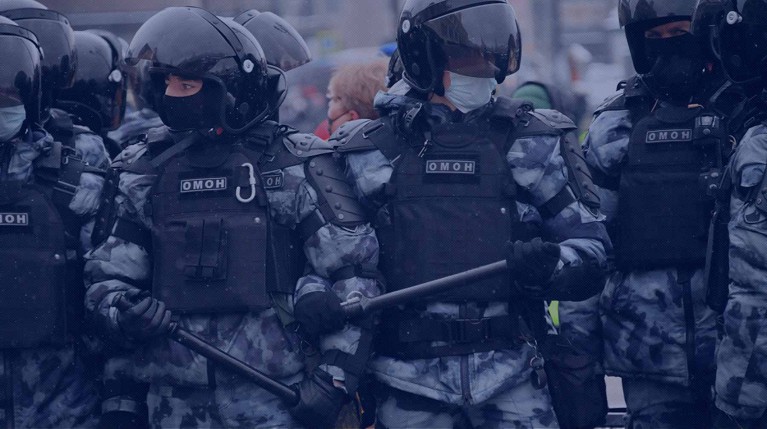 ОМОН разогнал устроивших потасовку десантников и активистов движения «Лев против» — Daily Storm