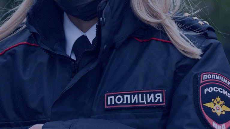 «Боялись, что дверь вылетит»: правоохранители приходят к регистрировавшимся на сайте Навального — Daily Storm