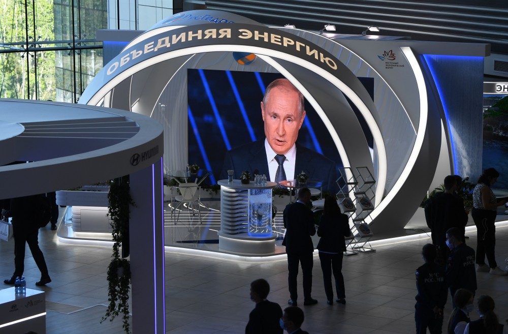 Трансляция выступления президента РФ Владимира Путина на Восточном экономическом форуме