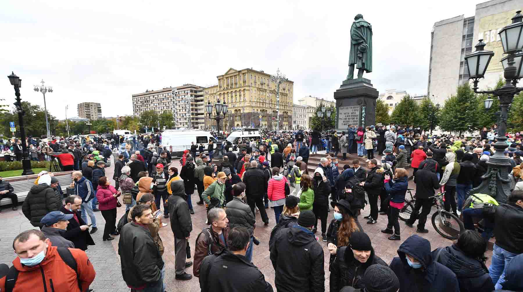 Несанкционированная акция КПРФ по итогам выборов в Государственную Думу на Пушкинской площади.