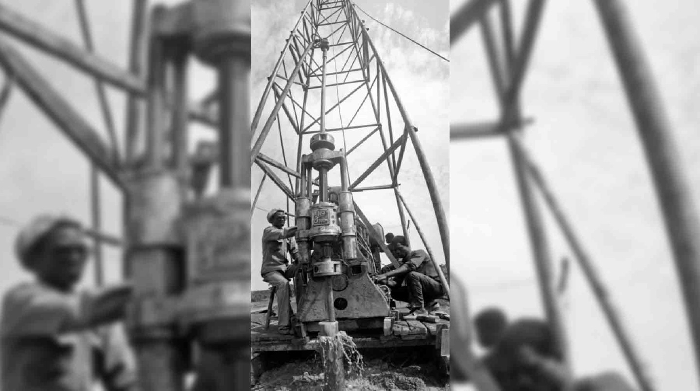 Советская буровая техника на одном из золотоносных участков в Республике Мали.
