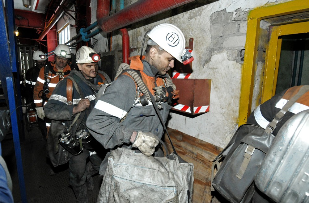 Горноспасатели в шахте "Северная" в Воркуте. Обрушение горных пород произошло 25 февраля 2016 года.