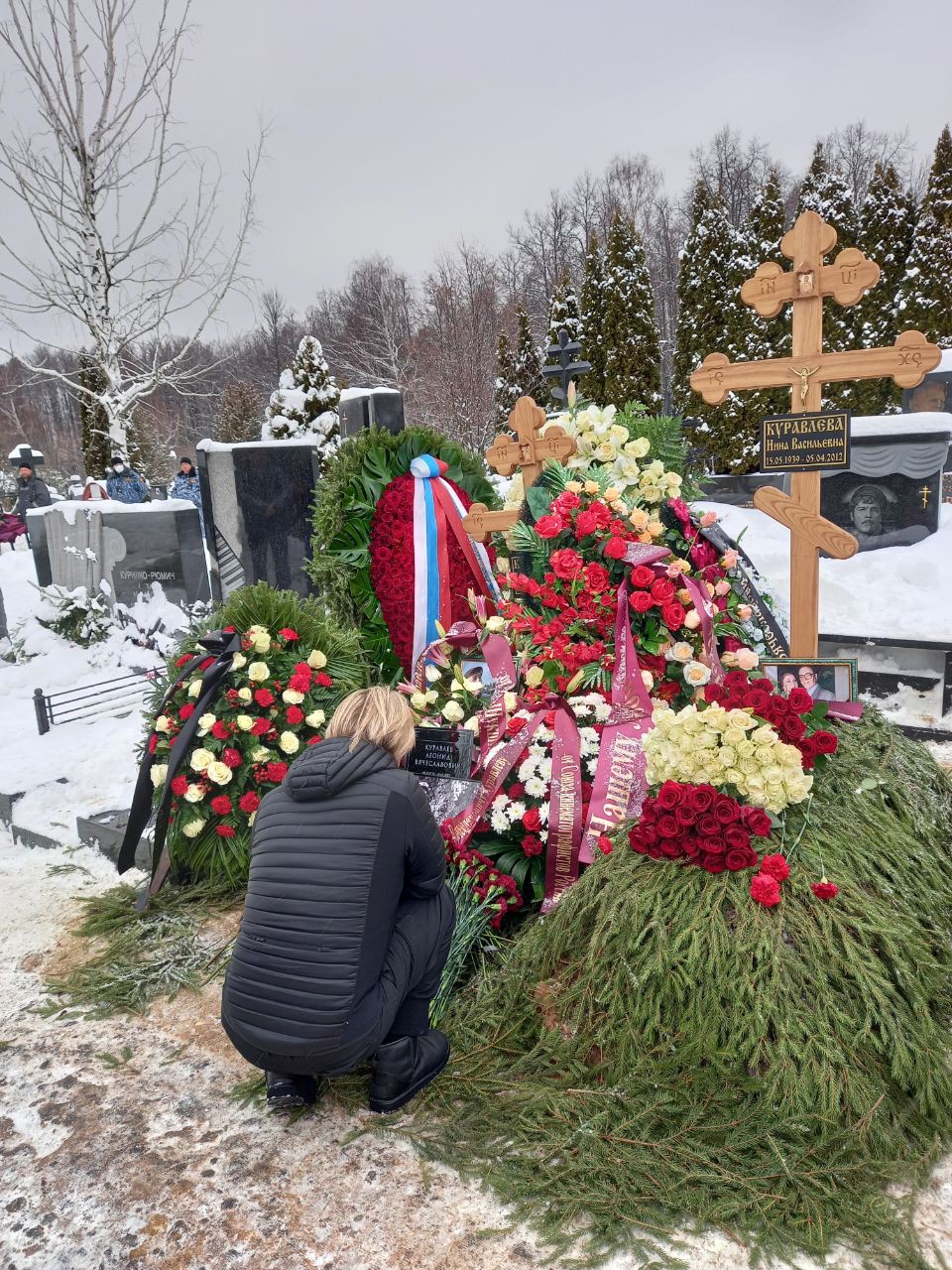 Харатьян у могилы Куравлева заявил, что вся жизнь России связана с актером