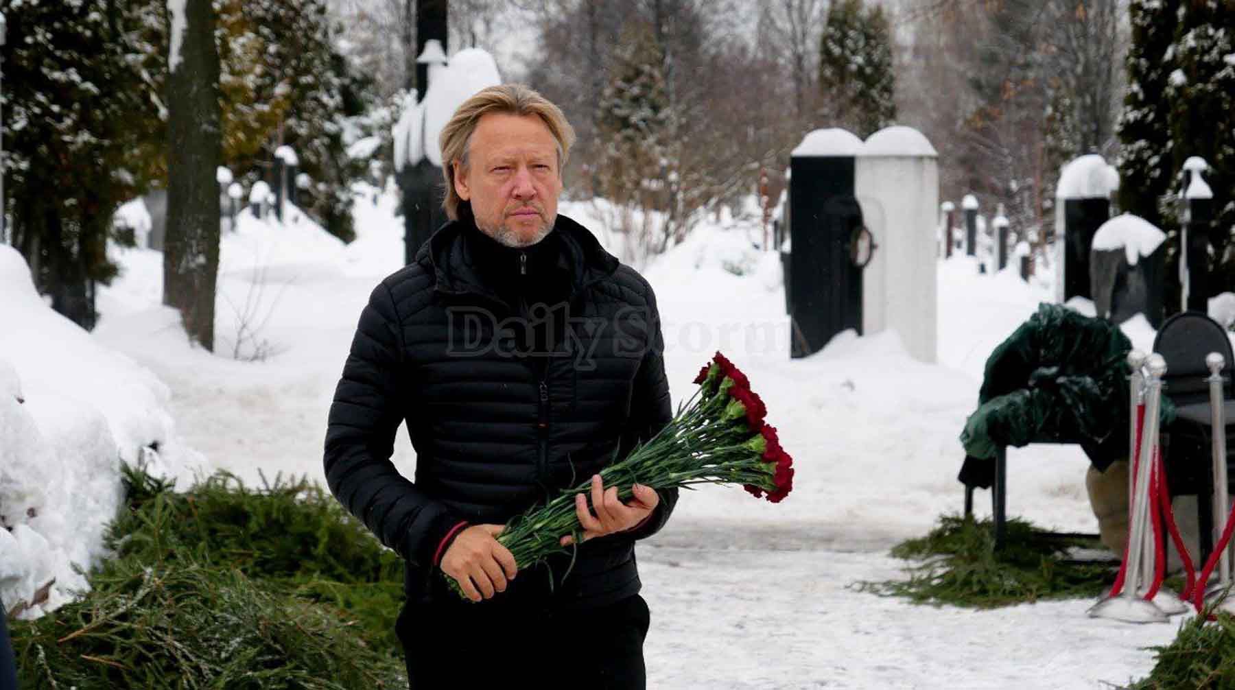 Дмитрий Харатьян на похоронах Леонида Куравлева