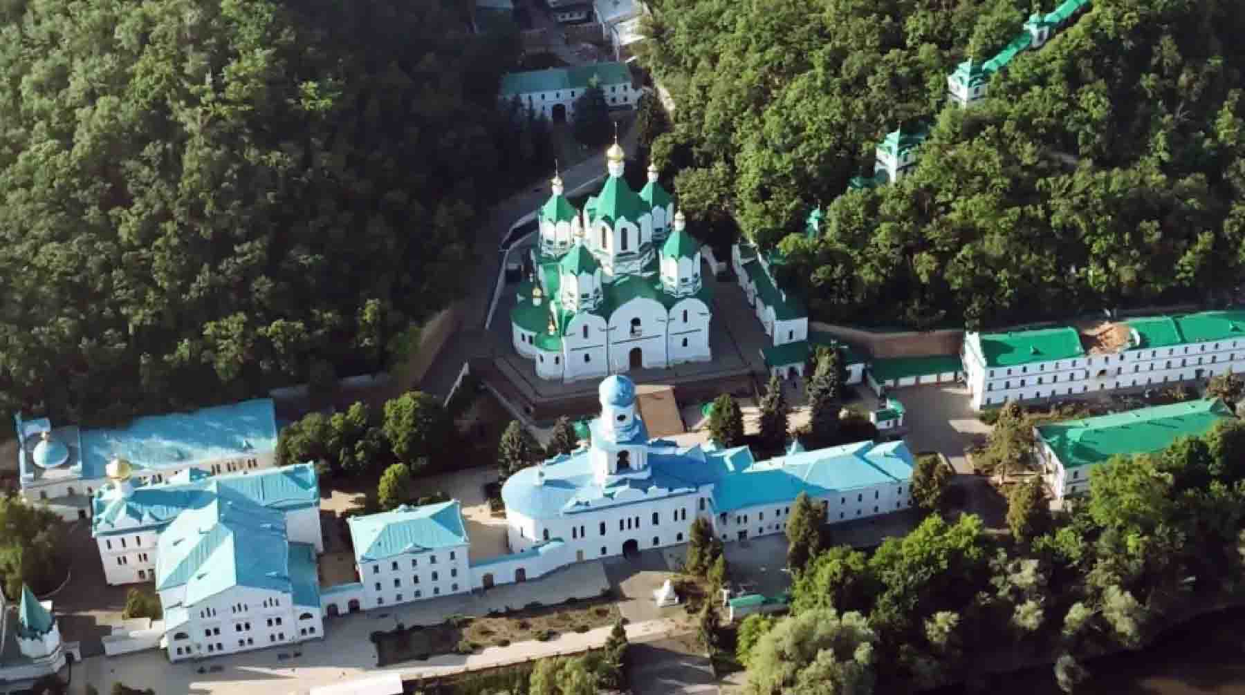 Свято-Успенская Святогорская лавра в Донецкой области.