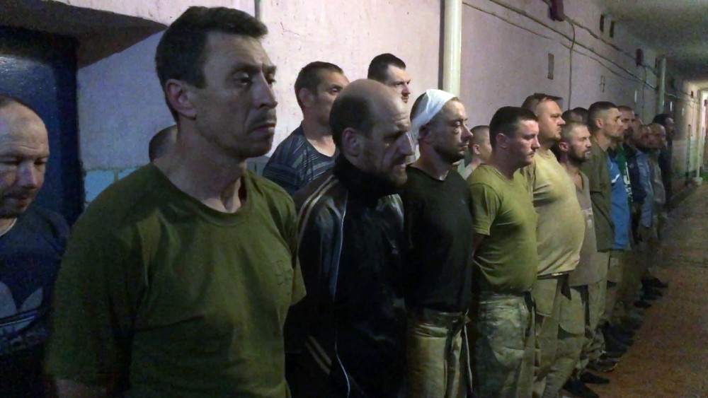 Сдавшиеся в плен бойцы ВСУ под Лисичанском