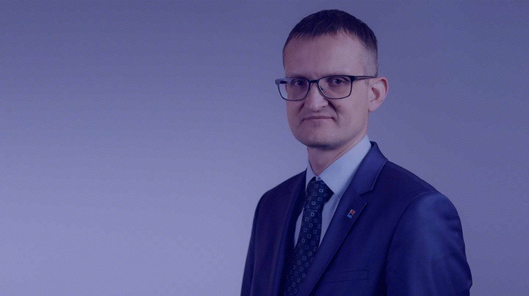 Глава Минприроды Камчатки, назвавший туристов «нищебродствующими пакетниками», зарабатывает более 300 тысяч рублей в месяц — Daily Storm