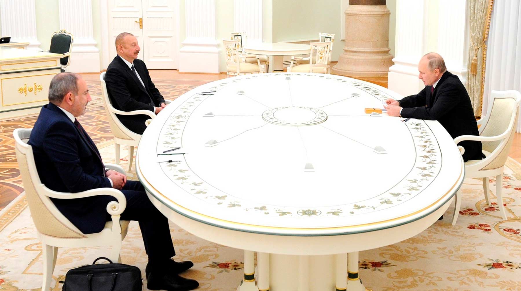 Владимир Путин, Ильхам Алиев и Никол Пашинян провели переговоры в Сочи Фото: © kremlin.ru