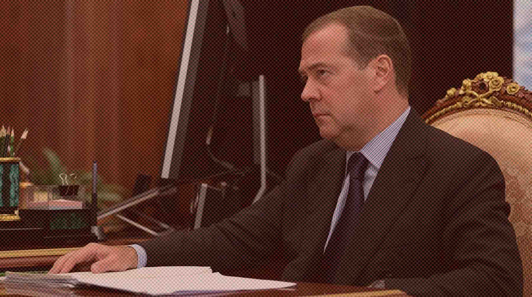 Dailystorm - Медведев: Наша священная цель — «остановить верховного властелина ада»
