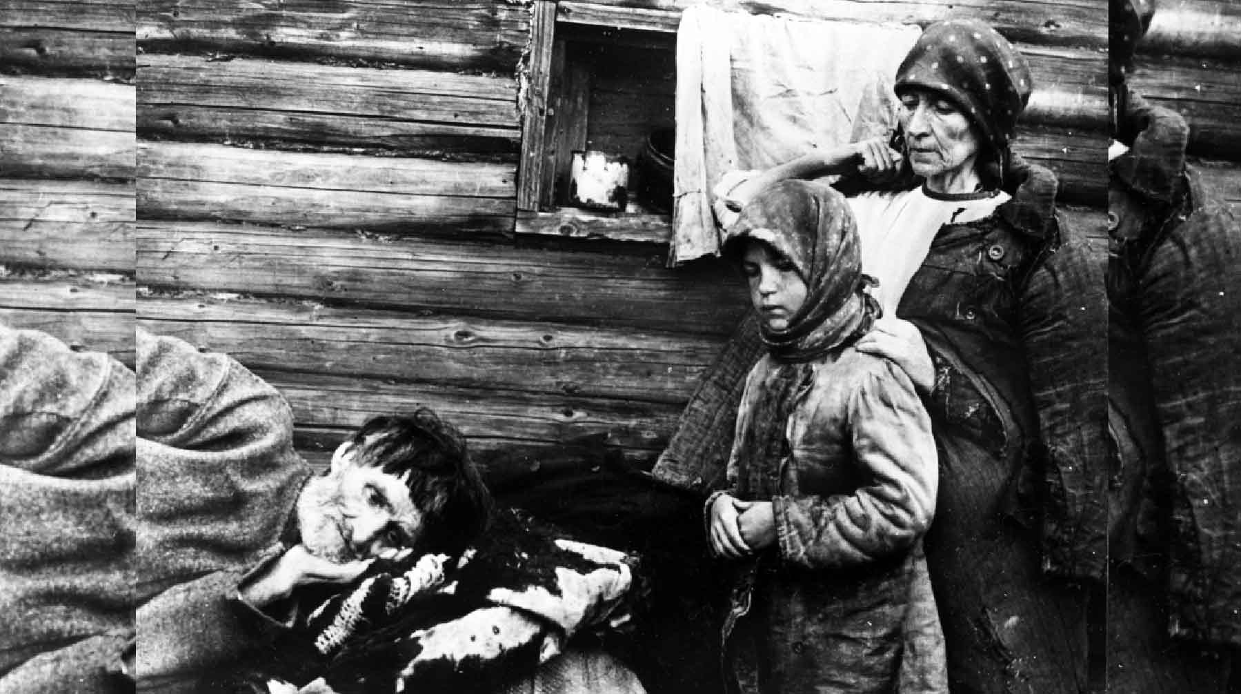 Семья голодающих. Поволжье, 1921 год.