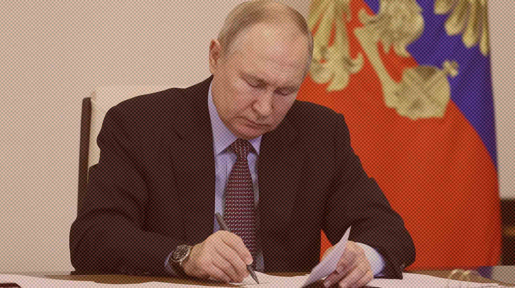 Dailystorm - Путин повысил минимальный размер оплаты труда до 16 242 рублей