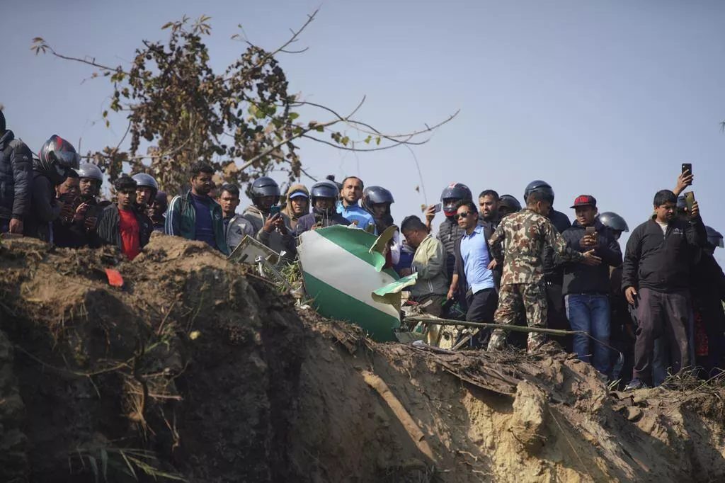 Все пассажиры и члены экипажа погибли, сообщил телеканал News18 © AP Photo / Yunish Gurung
