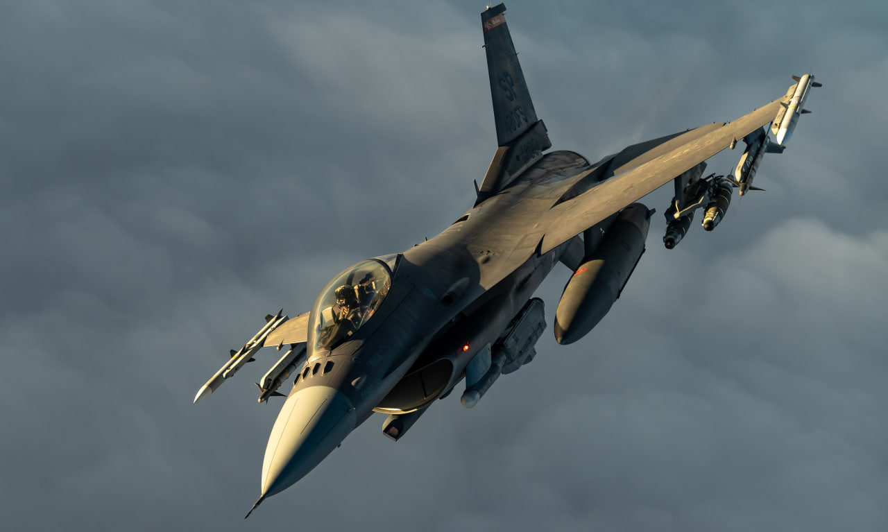 Приказ на уничтожение объекта дал президент США Джо Байден Истребитель F-16