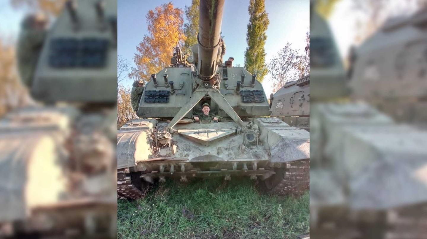 Александр Хвостов