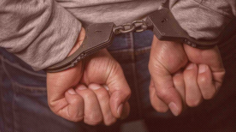 В Минске задержали сбежавшего из-под домашнего ареста отца девочки, сделавшей антивоенный рисунок — Daily Storm