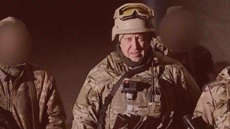 Пригожин заявил, что над администрацией Бахмута подняли флаг России в память о погибшем военкоре Владлене Татарском — Daily Storm