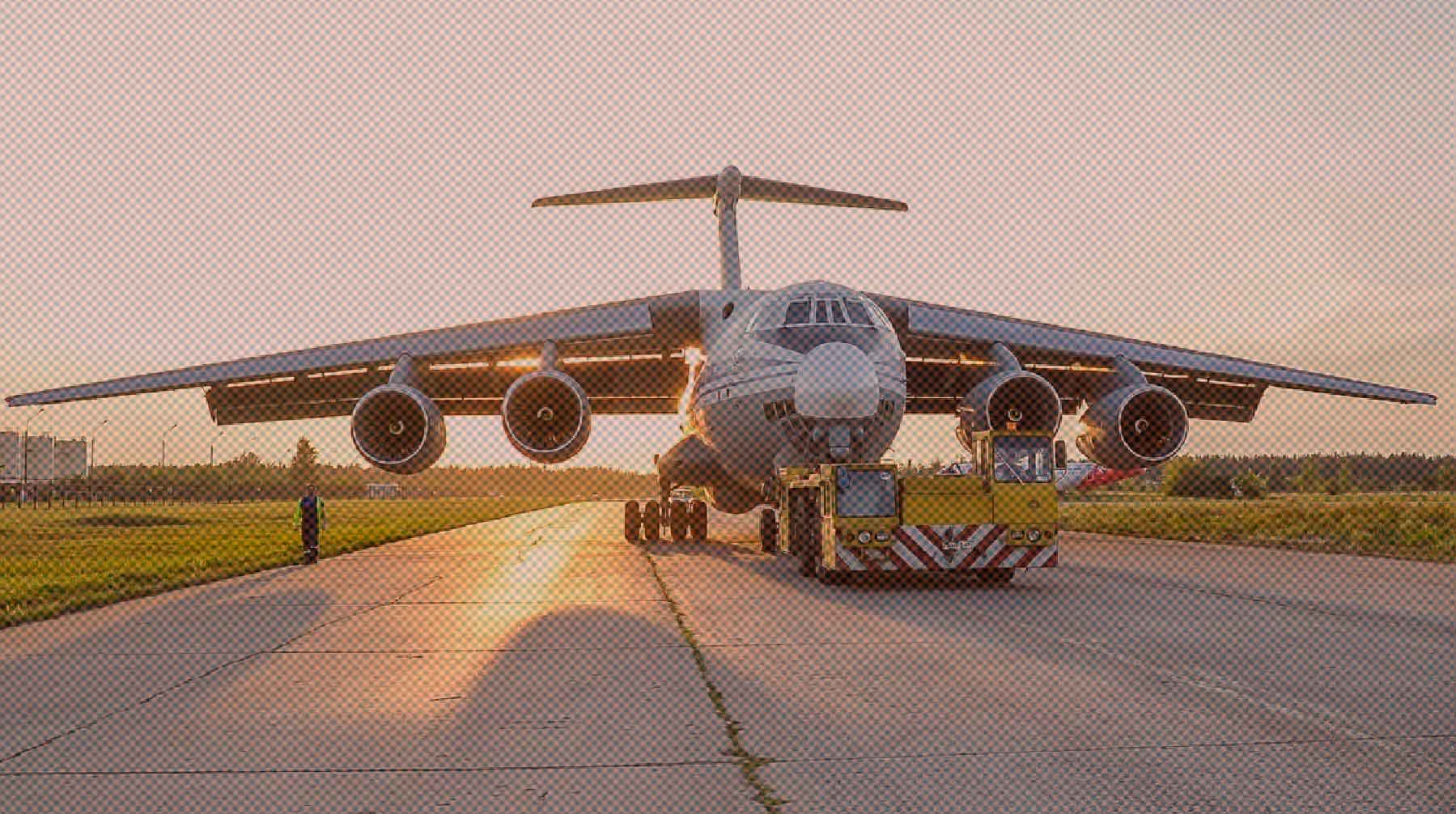За ними вылетели четыре самолета Ил-76 Фото: Global Look Press / ОАК