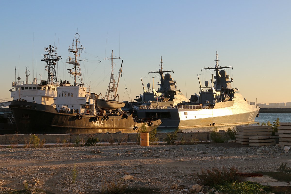 Также противник пытался ударить по Крыму, заявили в ведомстве Патрульные корабли проекта 22160 «Дмитрий Рогачев» и «Василий Быков» в Новороссийске