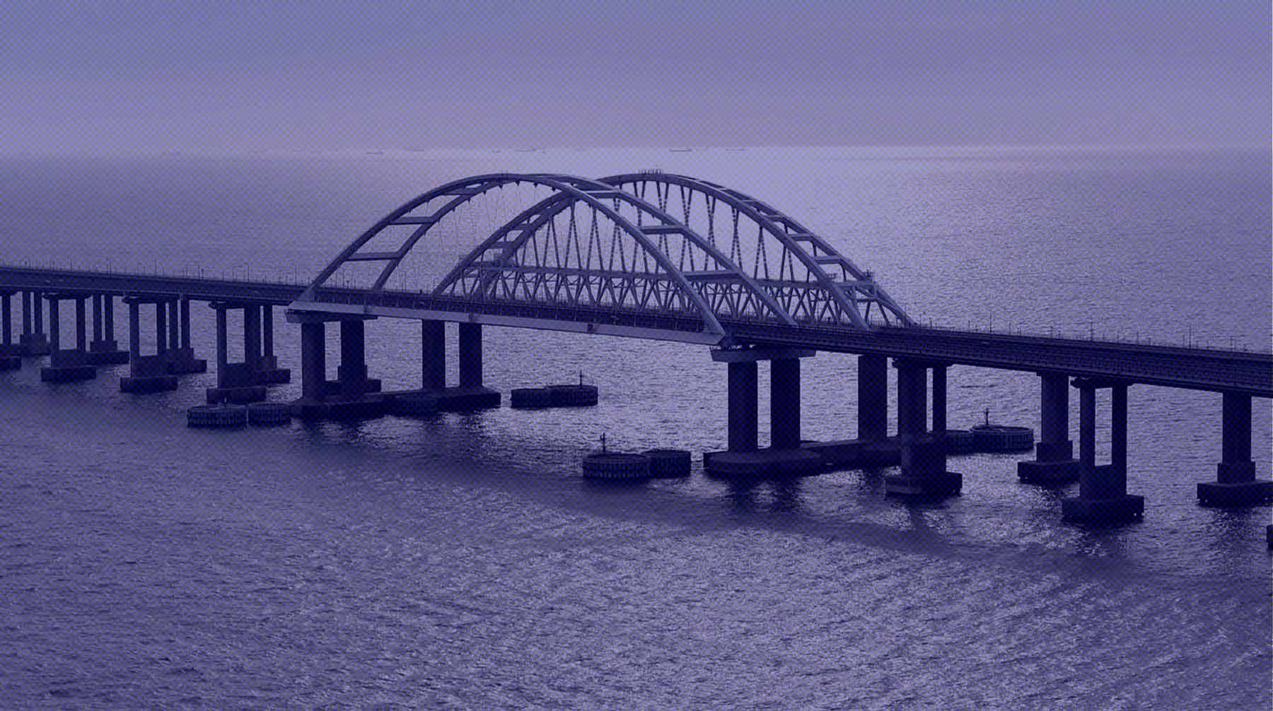 Dailystorm - Украина пыталась ударить по Крымскому мосту, на нем поставили дымовую завесу
