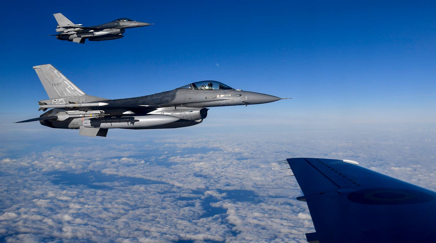 Лёгкий истребитель F-16 Fighting Falcon