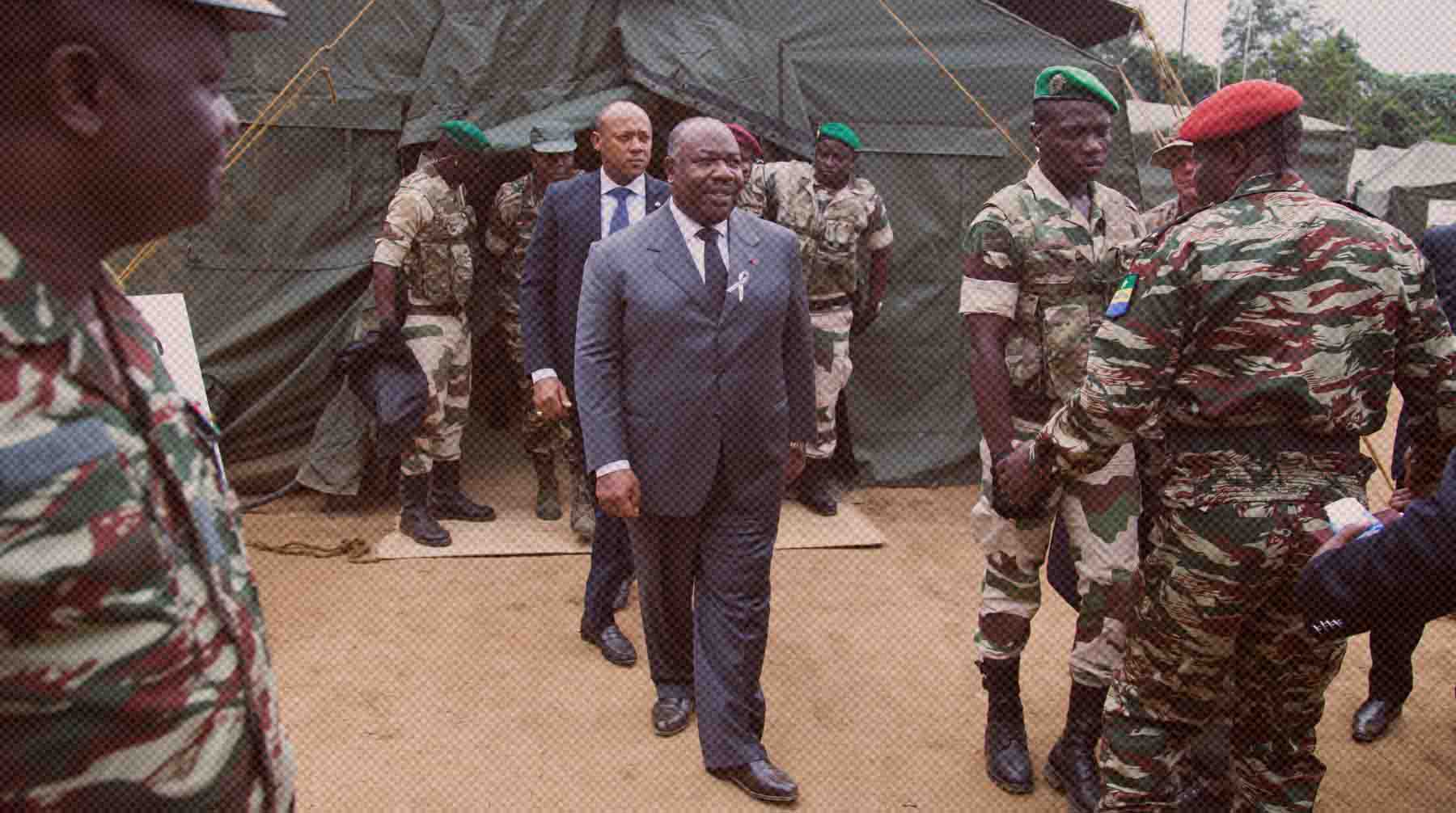 В МИД России рекомендовали согражданам не посещать африканское государство Президент Габона Али Бонго и военные