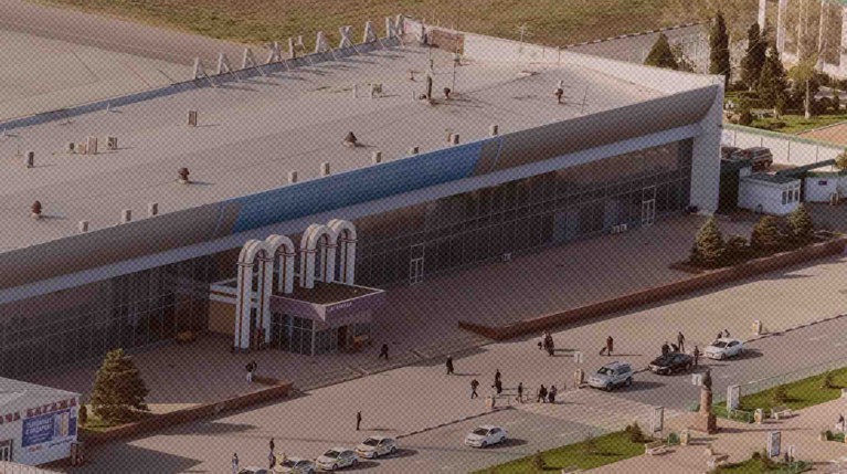 В Дагестане толпа попыталась штурмом взять самолет, люди шли по крылу лайнера — Daily Storm