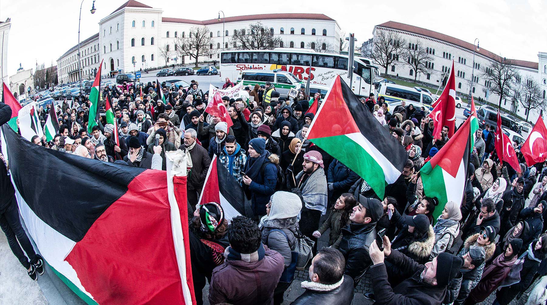 Палестинские демонстранты на митинге в Германии