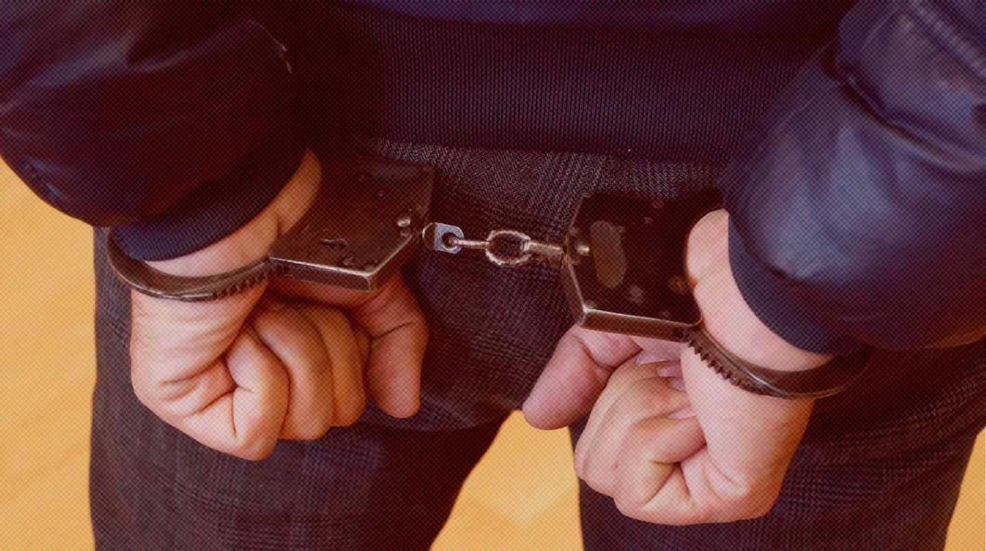 7 декабря восьмиклассница устроила в учебном заведении стрельбу