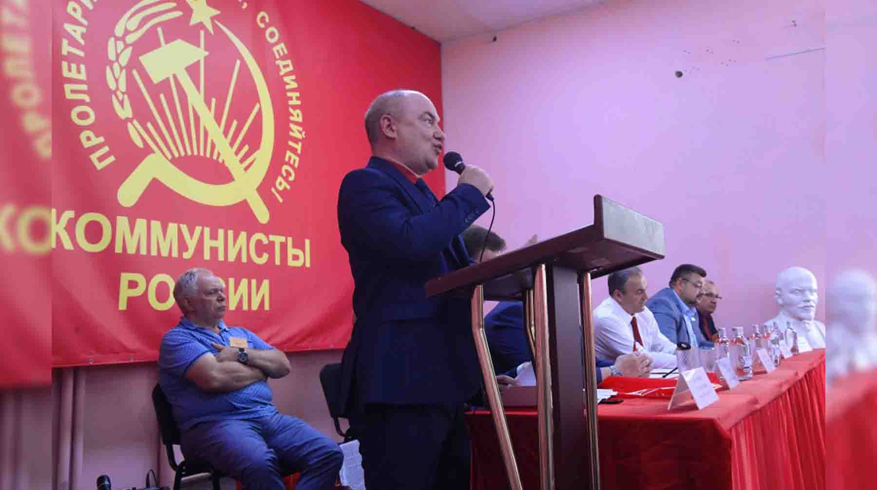 Председатель партии «Коммунисты России» Сергей Малинкович на очередном съезде партии в Москве