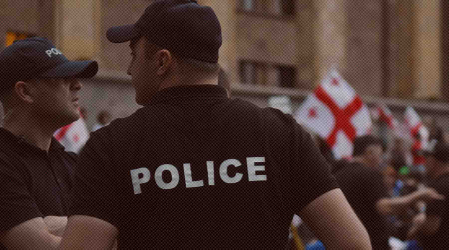 Взрывные устройства общим весом 14 килограммов злоумышленники положили в два контейнера Сотрудники грузинской полиции
