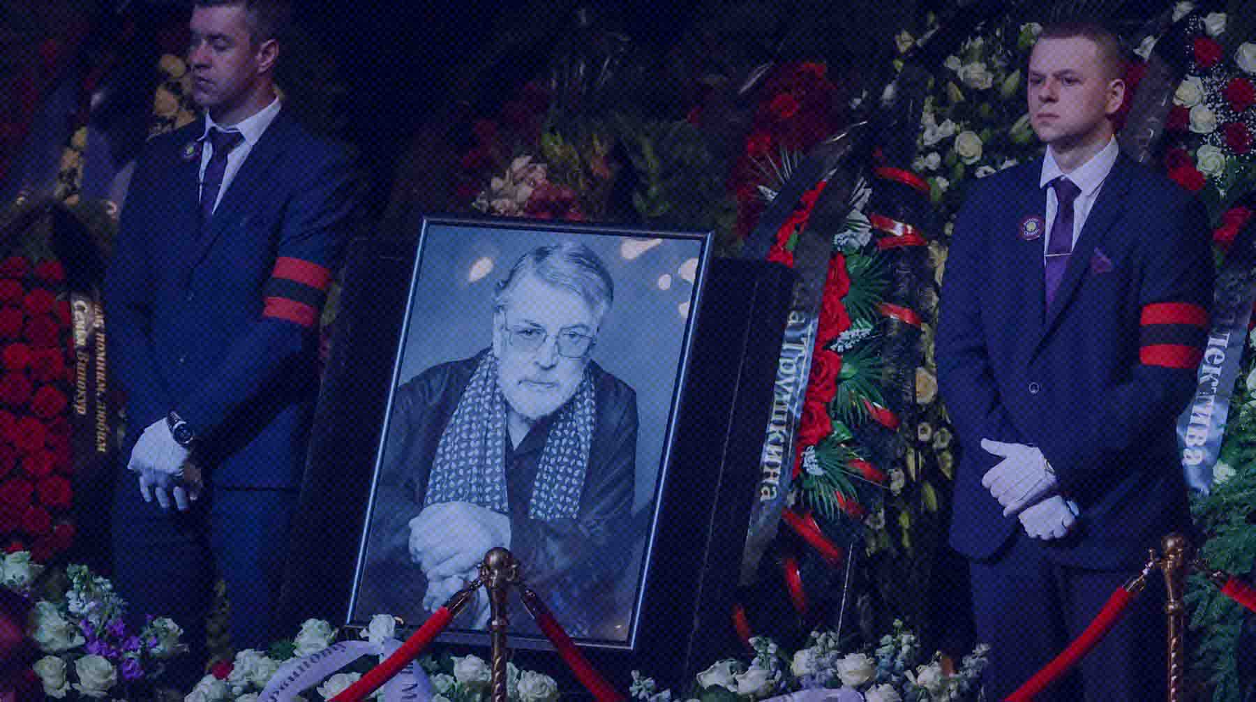 Знаменитому актеру, президенту Театра сатиры было 89 лет, урну с его прахом захоронят на Новодевичьем кладбище Прощание с Александром Ширвиндтом