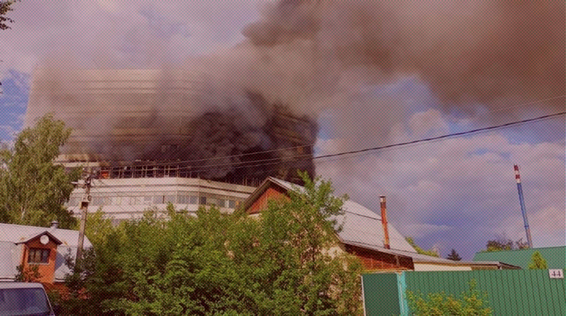 Dailystorm - Стекла взрываются, все в дыму: в Подмосковье загорелось здание НИИ «Платан», производящего радиокомпоненты